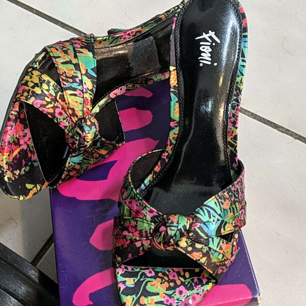 Women's shoes